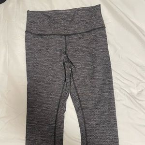 Like new Lululemon wunder under knit cropped leggings 21”